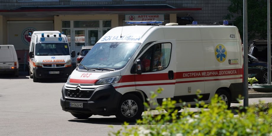 скорая помощь В Одессе мужчину госпитализировали после обвала склона