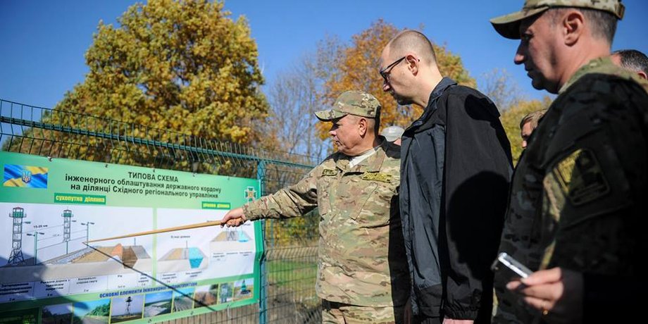 Арсений Яценюк на строительстве "Стены" / Фото: facebook.com/yatsenyuk.arseniy