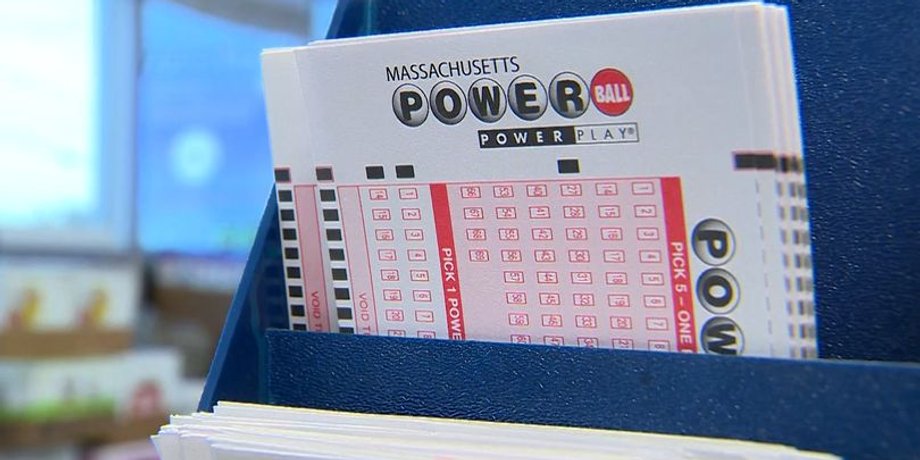Лотерея Powerball, лотерея, приз, джекпот, деньги, выиграл в лотерею, выигрышные номера, лотерейный билет, отдал приз,