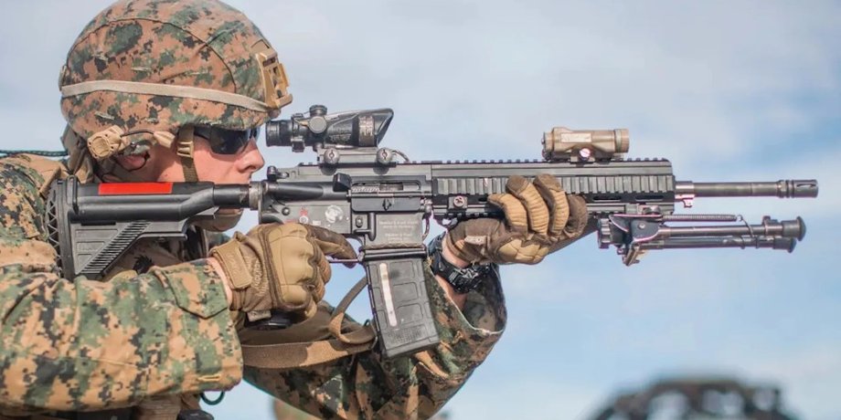 морпех США с карабином М4