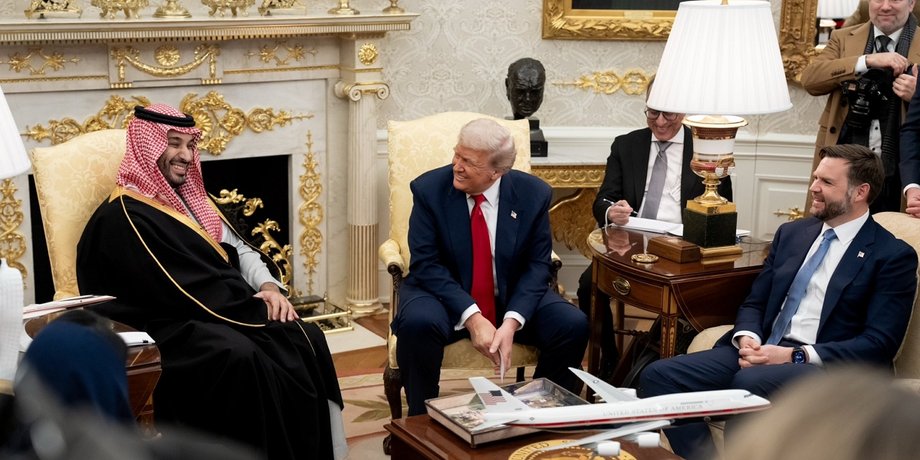 Трамп, Мухаммад бин Салман В обход МАГАТЭ и установленных процедур: Саудовская Аравия получит от Трампа разрешение на "собственную атомную программу" — CNN