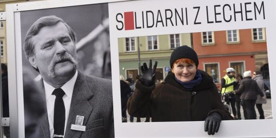Акция в поддержку Леха Валенсы в Варшаве / Фото: REUTERS
