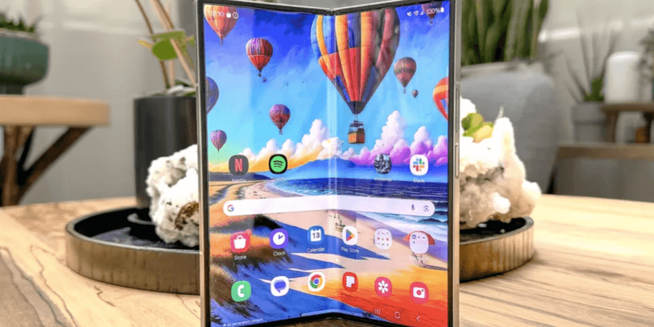 Samsung складаний смартфон