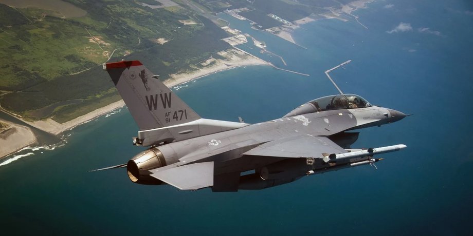 Истребитель F-16