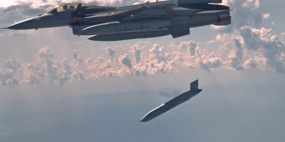 пуск ракети з F-16