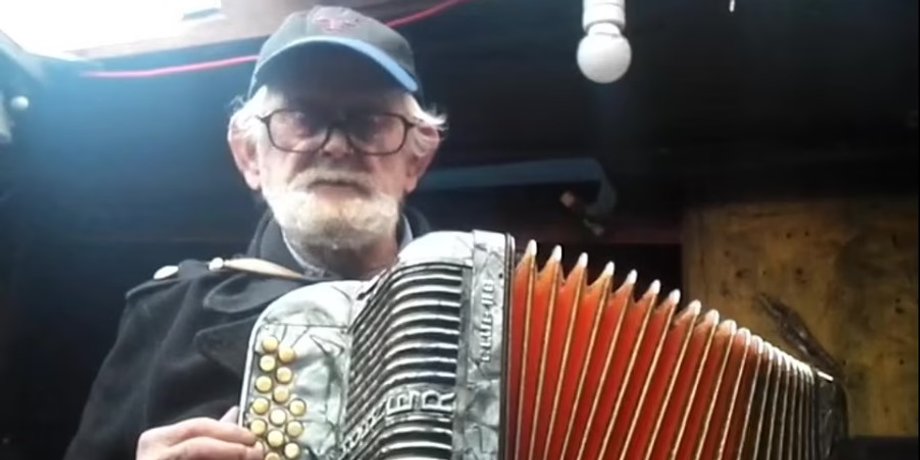 Томас О'Хэллоран, уличный музыкант,