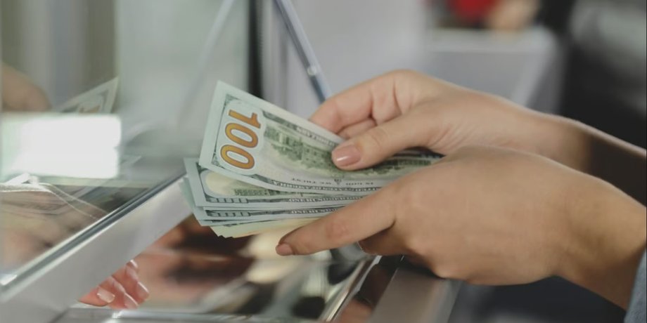 Курс валют сьогодні - долар і євро подешевшали на міжбанку Курс долара в обмінниках