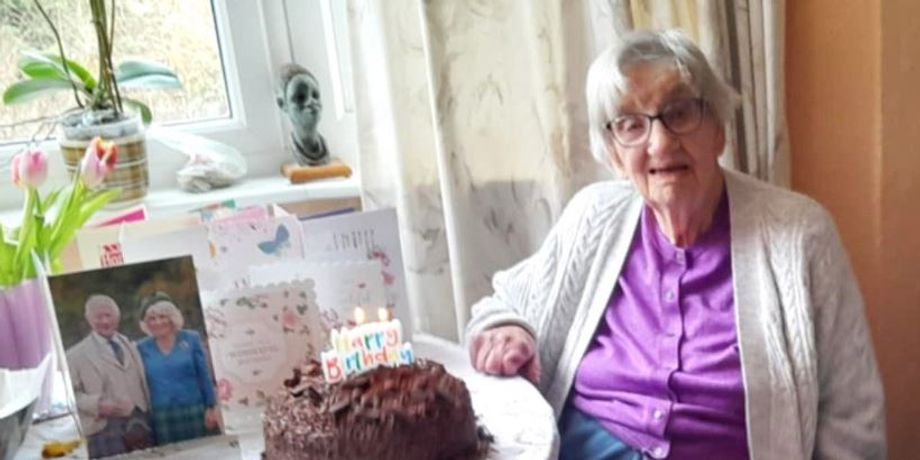 Женщина дожила до 111 лет и называет залогом долгой жизни любовь к шоколаду, история ее жизни