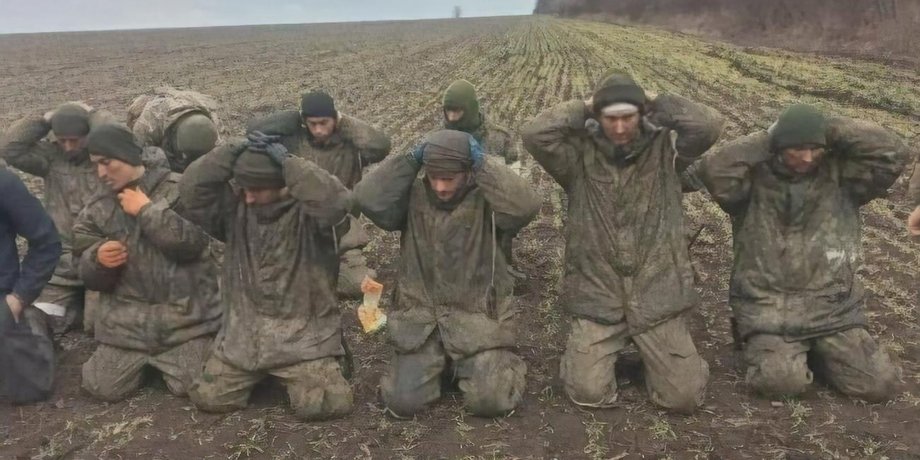 Россиянам запретили добровольно сдаваться в плен даже в полном окружении
