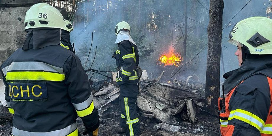 Рятувальники ДСНС Рятувальники ДСНС гасять лісову пожежу