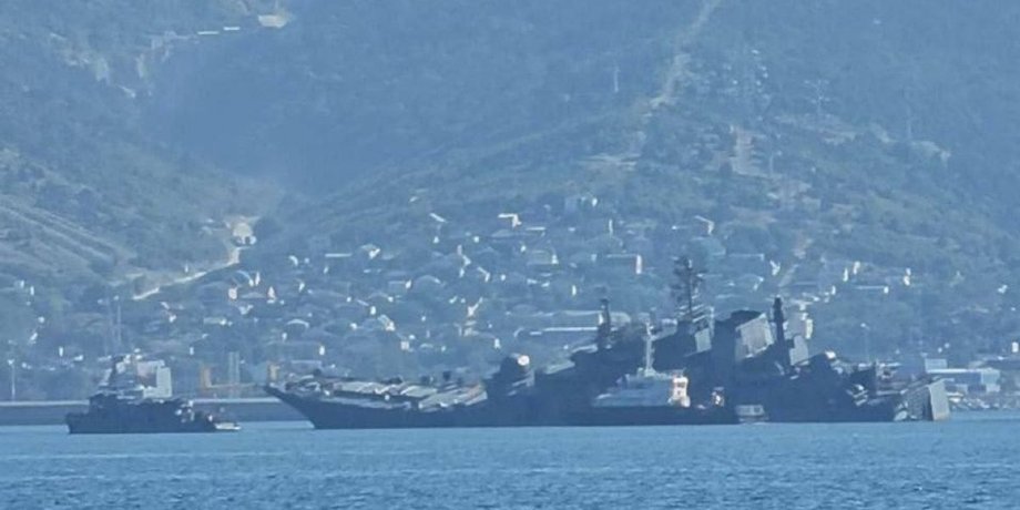 корабль, корабль РФ, атака на российский корабль, атака возле Новороссийска