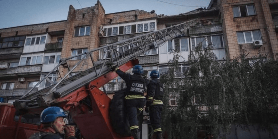 удара по Покровску, последствия ракетного удара по Покровску, спасатели