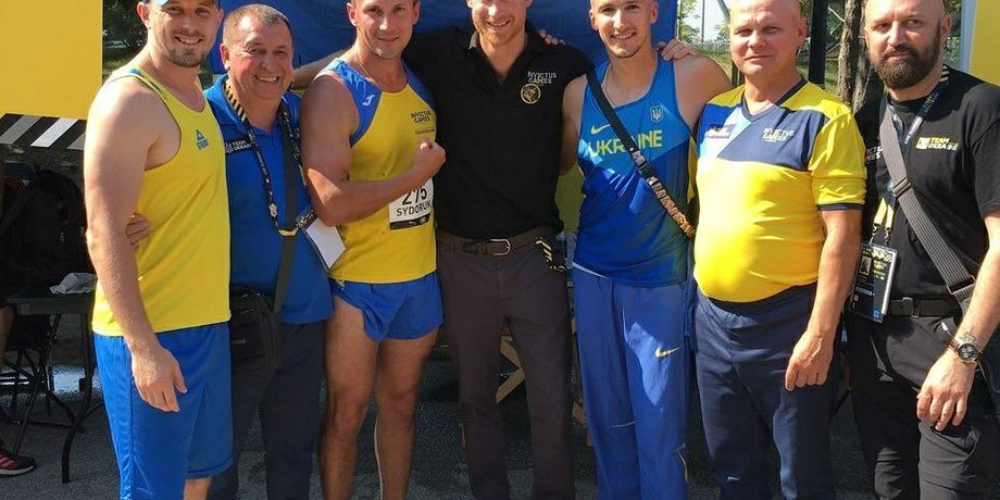 Украинские спортсмены и принц Гарри / Фото: facebook.com/InvictusGamesTeamUkraine