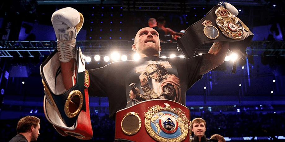Украинский боксер и чемпион мира по версиям WBA, WBO, WBC и IBO в супертяжелом весе Александр Усик