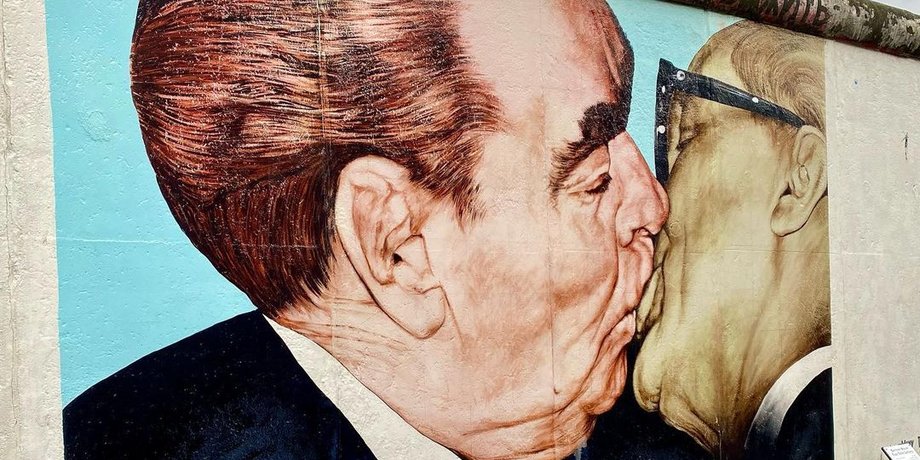 Дмитрий Врубель, "Братский поцелуй", Брежнев, поцелуй