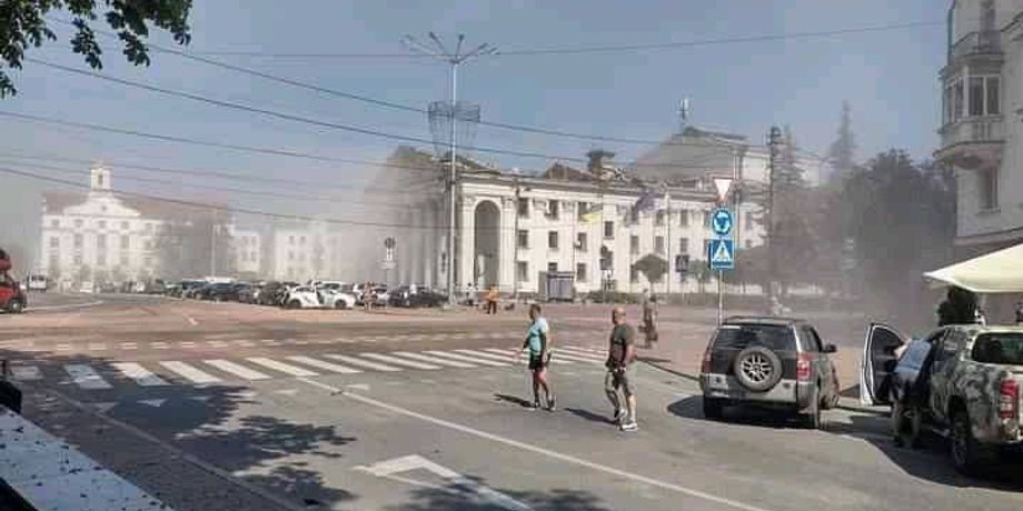 Чернігів обстріл, Чернігів удару, Чернігів драмтеатр, драмтеатр обстріл, РФ про обстріл Чернігова, наслідки Чернігів