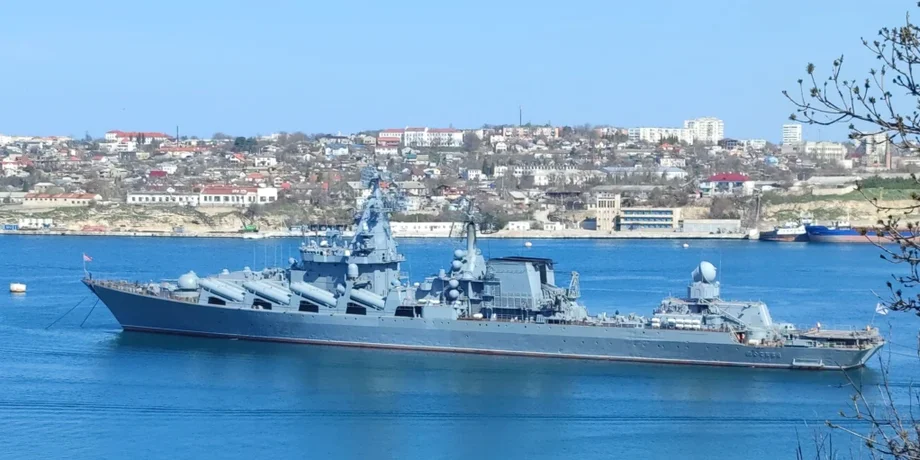 крейсер "Москва" подбит