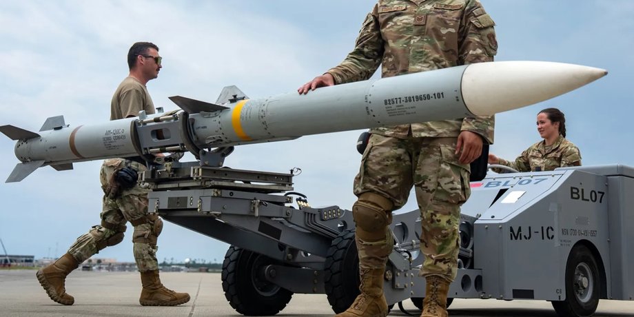 AIM 120 ракета