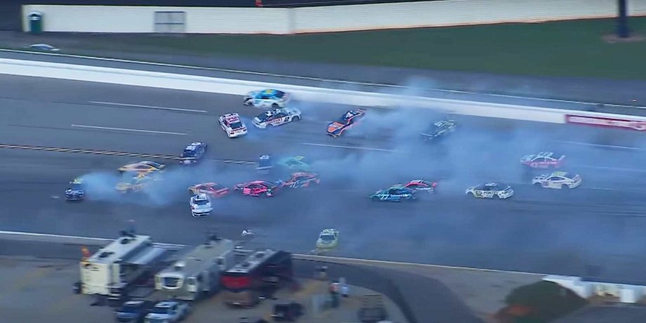 аварія наскар, перегони NASCAR, найбільша аварія, аварія в NASCAR, The Big One