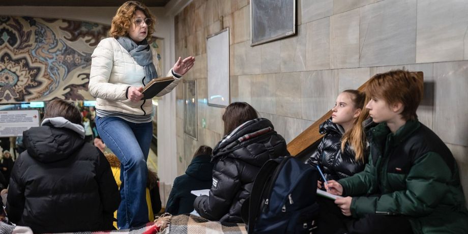 Уроки в бомбоубежище, Обучение во время войны, рюкзак безопасности школьника