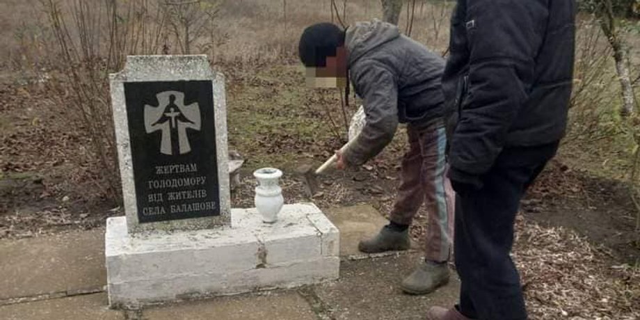 Война в Украине, уничтожение памятников