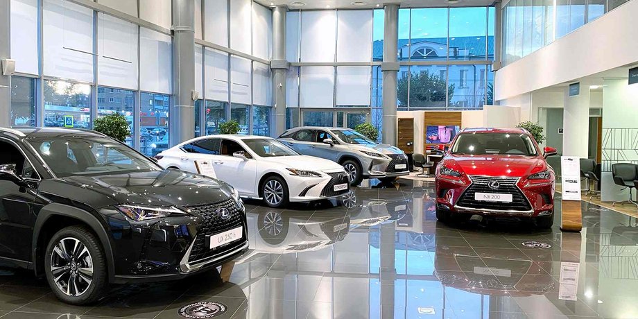продажі авто в Росії, преміальні автомобілі, преміальні бренди, дефіцит нових автомобілів, санкції проти Росії, нові автомобілі в Росії