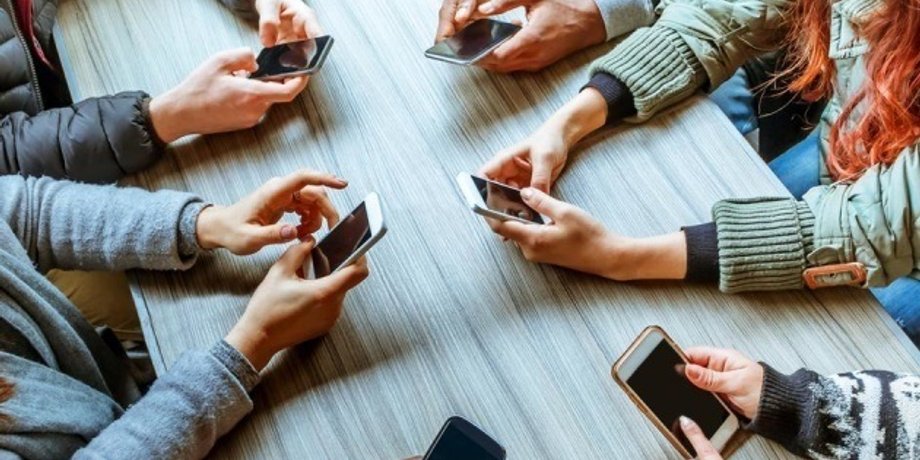Для подростков введут новые ограничения на использование Instagram и Facebook Использование Instagram и Facebook в США