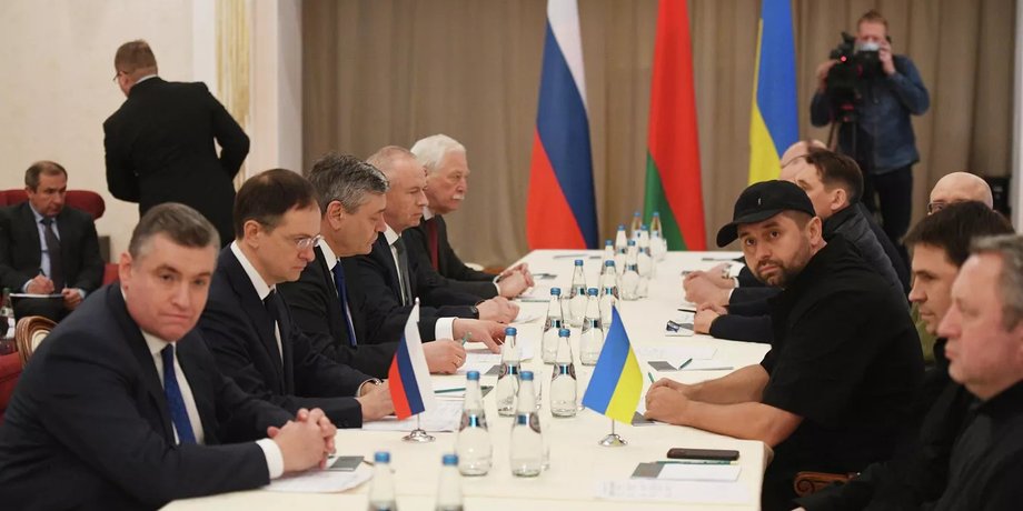 Зображення переговорів України та Росії
