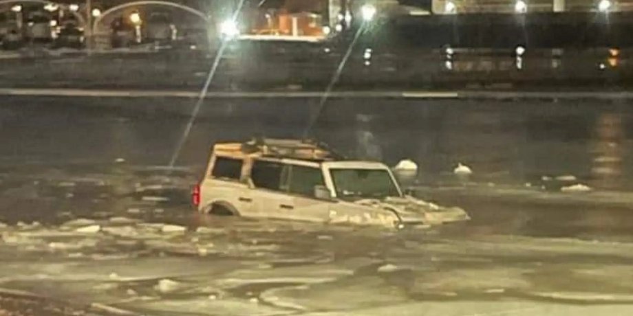 Ford Bronco 2022, Ford Bronco, новый Ford Bronco, авто-утопленник, ДТП, внедорожник Ford