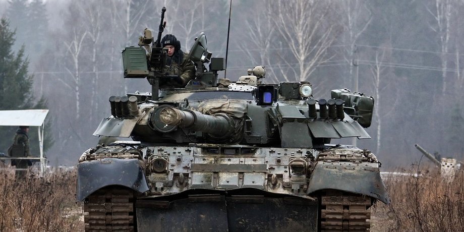 Россия перебросила подразделения танков Т-80У к границам с Украиной