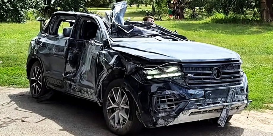 авто після обстрілу Volkswagen Touareg