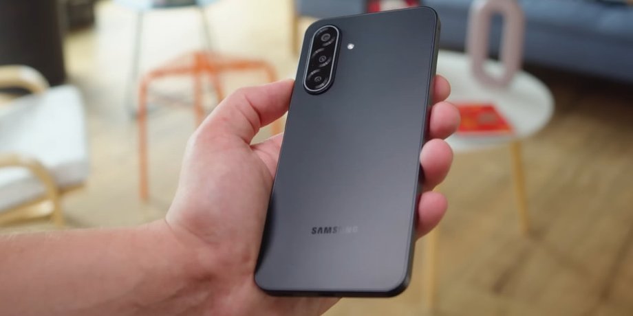 Смартфон Samsung Galaxy A17
