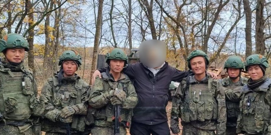 Военные КНДР во время учений на полигоне в РФ