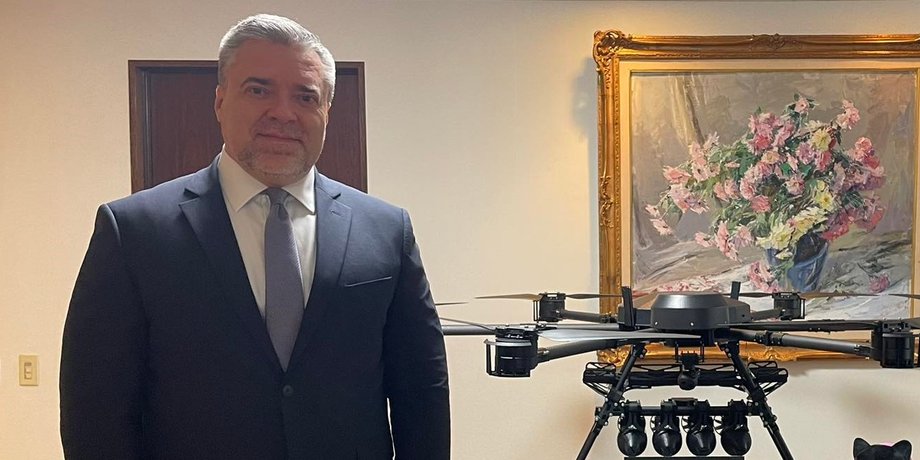 юрій лутовінов посол України та дрон вампір