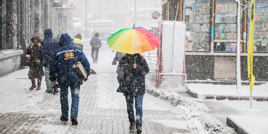 фото засніженої вулиці та снігу в Україні