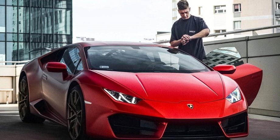 Украинцы покупают дорогие авто даже во время войны