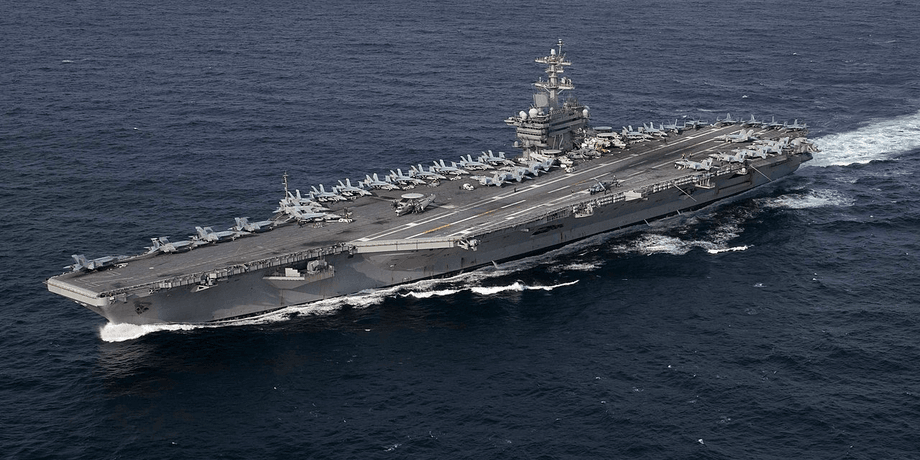 Авіаносець "Абрахам Лінкольн" ВМС США у морі