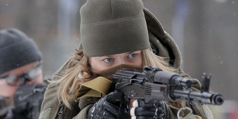 Многие граждане Украины записываются в резерв на случай масштабной войны.