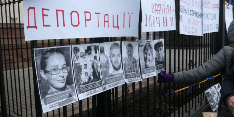 Митинг под российским посольством в Киеве / Фото: twitter.com/Bezruck, twitter.com/ivaputilov