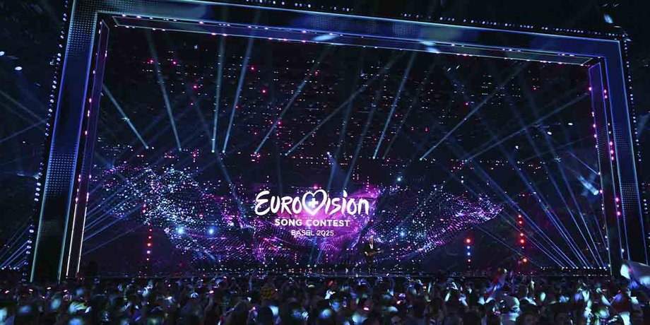 "Евровидение" запретило проводить конкурс в странах с "напряженной геополитической ситуацией" сцена во время песенного конкурса "Евровидение"