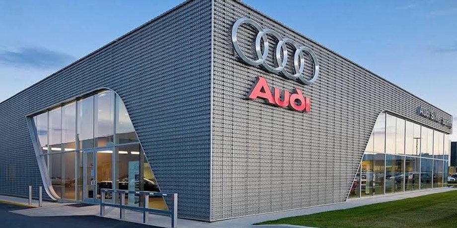 Компанія "Audi" вирішила не переходити повністю на електромобілі до 2032 року