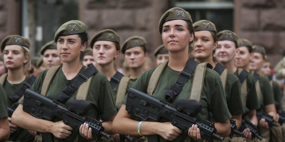 военные женщиным