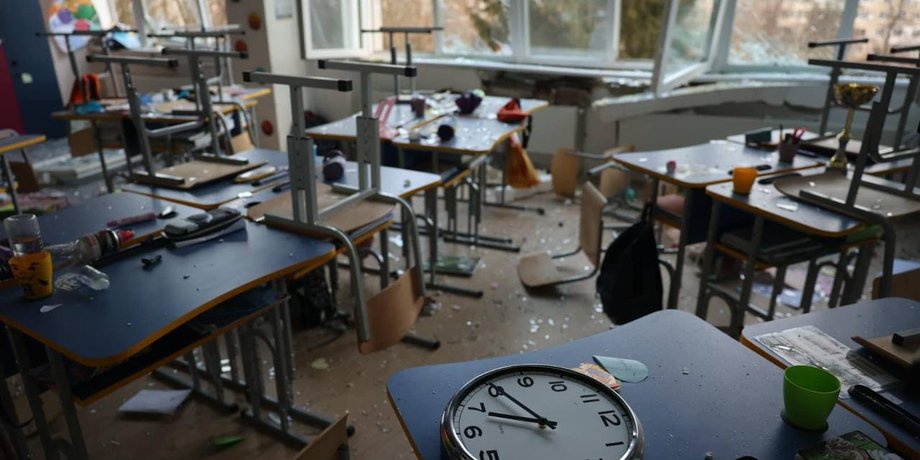 будинок, вибиті вікна, школа, обстріл Львова, наслідки ударів по Львову