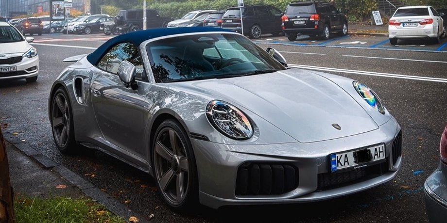 В Киеве объявился Porsche 911 "Turbo S" Cabriolet