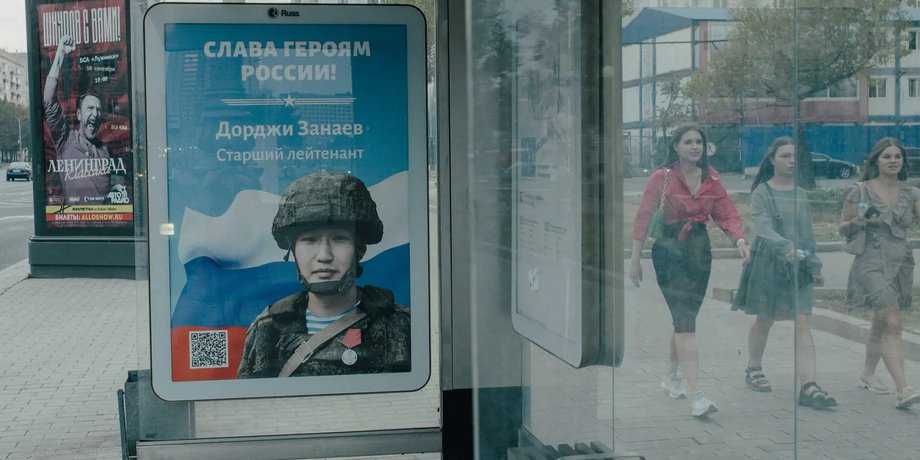 Вулиця, Москва, росіяни, плакат, зупинка, фото