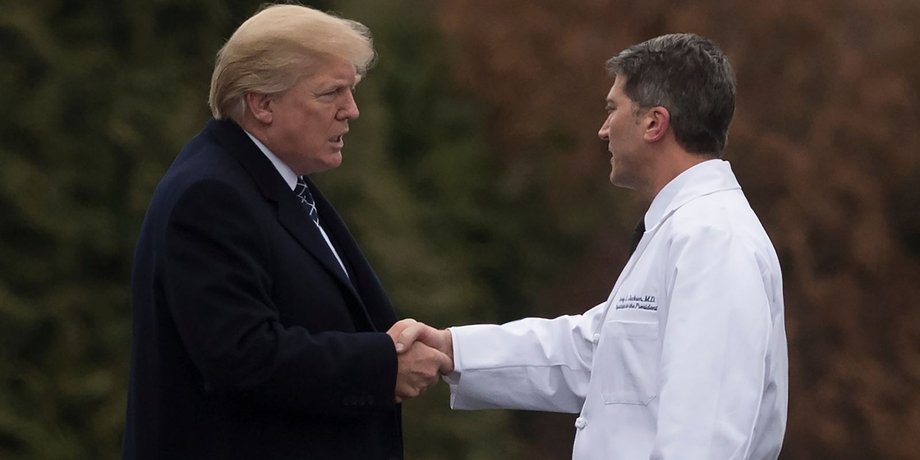 дональд трамп, врач, ронни джексон, сша