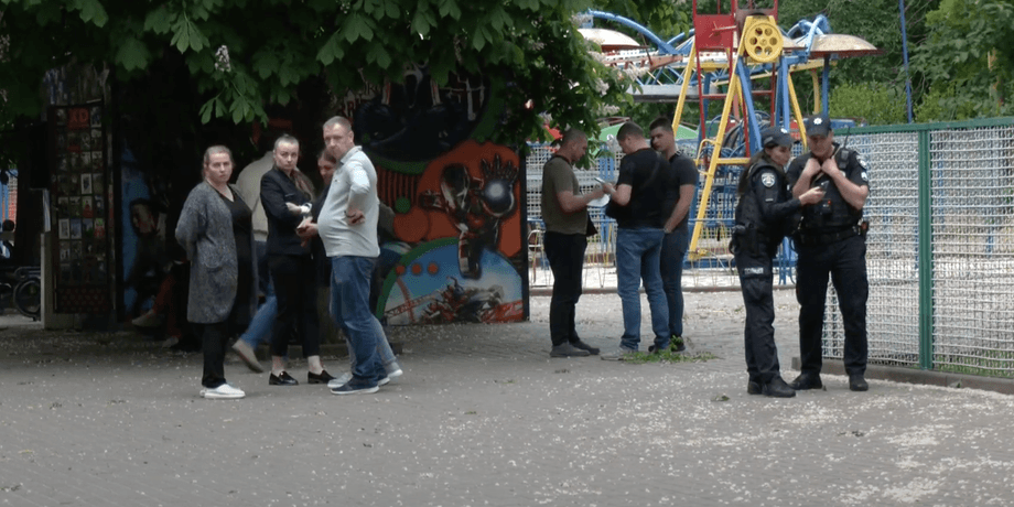 полиция, выпала из колеса обозрения, упала со смотрового колеса, прыгнула со смотрового колеса, самоубийство Кропивницкий