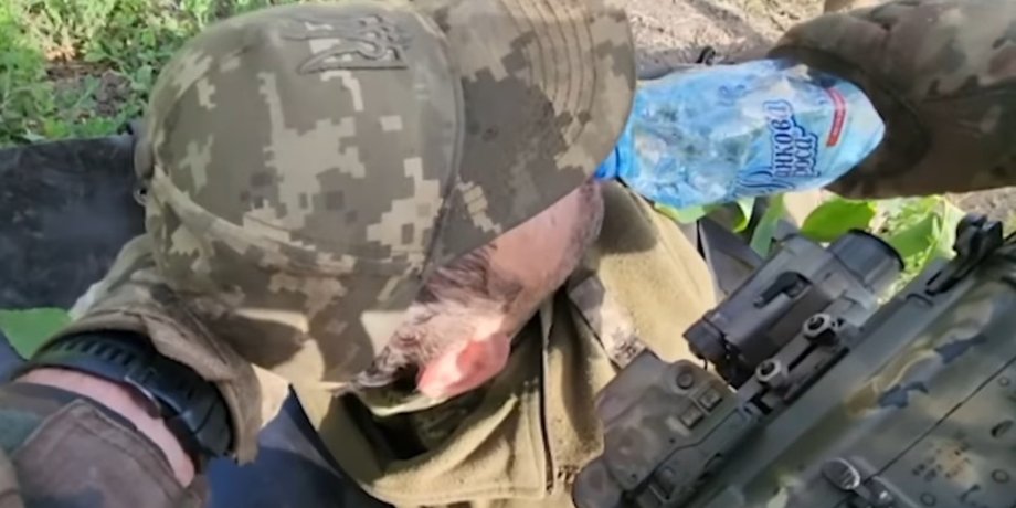 помощь раненому бойцу ВСУ