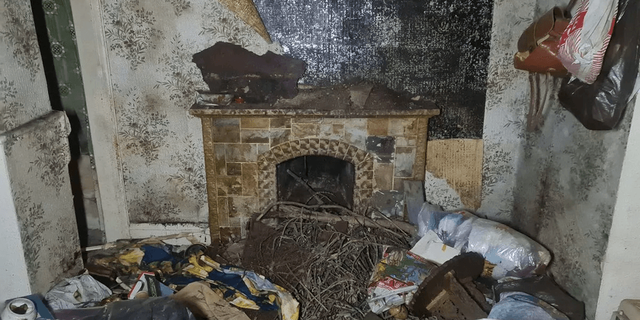 Покинутий фермерський будинок, будинок, житло, покинутий будинок, моторошні речі, дивні предмети, ляльки, старі речі, старий будинок