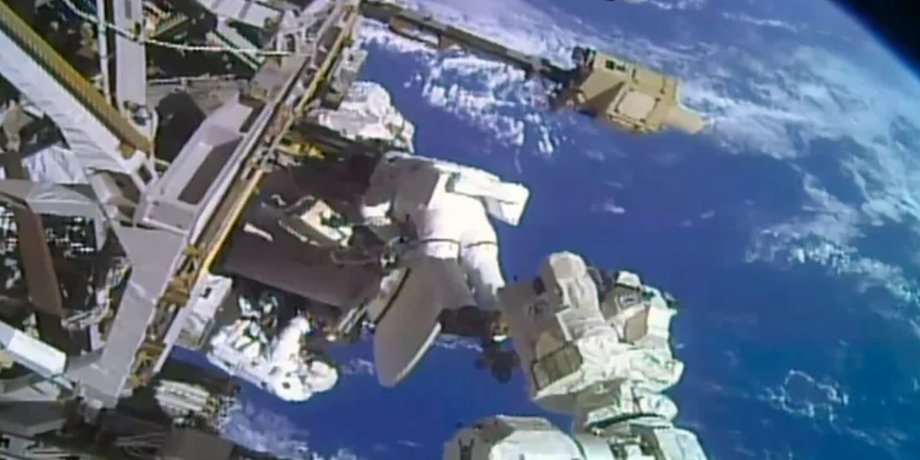Исторический выход в открытый космос: астронавтам наконец-то удалось починить МКС
